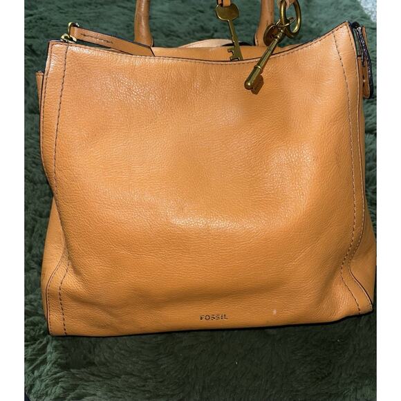 Fossil Parker style woman's brown leather backpack with key charm everyday bag - Picture 3 of 16